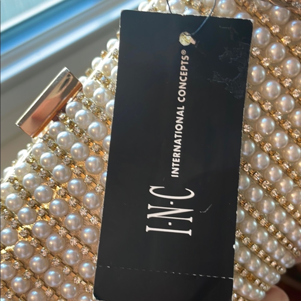 1072 Elegant Pearl and Gold Evening Clutch - Picture 6 of 10